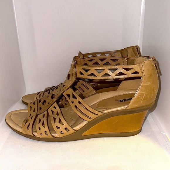 Earth Cutout Leather Wedge Sandals Size 12 - EUC - Picture 5 of 10